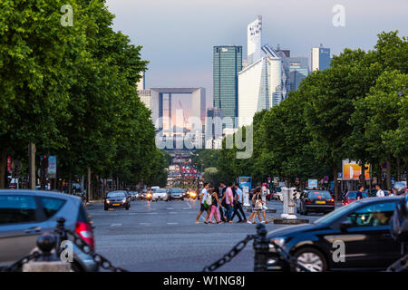 Avenue des Champs-Elysées aus dem Arc de Triomphe, Paris, Frankreich, Europa Stockfoto