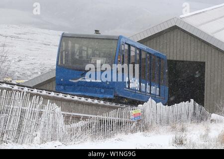 Aviemore, Großbritannien, 3. Juli 2019. Foto vom 26. November 2018. Highlands and Islands Enterprise, das Cairngorm Mountain, hat gesagt, Standseilbahn des Berges wird geschlossen für ein anderes Winter als Reparaturarbeiten nicht bis Frühjahr oder Sommer 2020 durchgeführt werden. Credit: Andrew Smith/Alamy leben Nachrichten Stockfoto