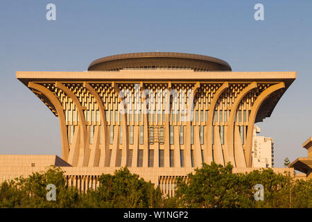 China, Peking Beispiel für brutalistic Architektur von 中国历史研究院, China Akademie der Sozialwissenschaften Geschichte Institut Stockfoto