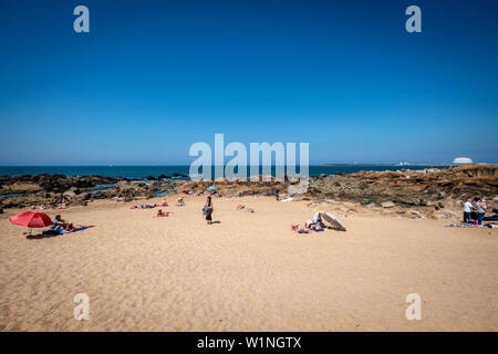 Käse Castle Beach an einem sehr sonnigen Tag. Porto, Portugal Stockfoto