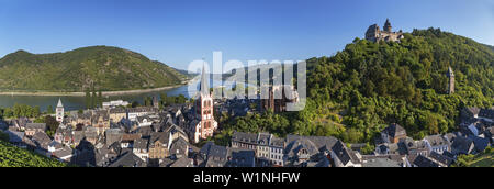 Blick auf die Altstadt mit Burg Burg Stahleck, Bacharach am Rhein, Oberes Mittelrheintal, Rheinland-Pfalz, Deutschland, Europa Stockfoto