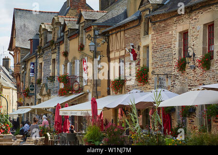 Spaziergang durch die Altstadt von Malestroit, Fluss Oust und, Canal de Nantes à Brest, Departement Morbihan, Bretagne, Frankreich, Europa Stockfoto