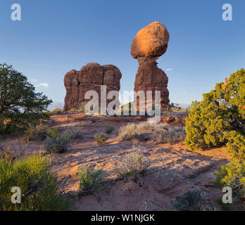 Ausgewogene Rock, Elephant Butte, Arches-Nationalpark, Moab, Utah, USA Stockfoto