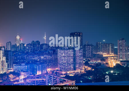 Blick auf die Skyline von Macau Nacht von Zhuhai, Provinz Guangdong, China Stockfoto