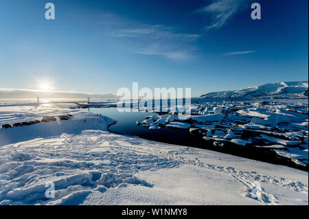 Glacierlagoon mit growler, Winter, Schnee, Gletscher, Joekulsarlon Vatnajoekull, Island Stockfoto