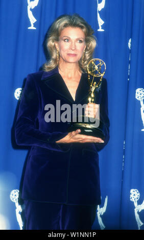 Pasadena, Kalifornien, USA, 11. September 1994 Schauspielerin Candice Bergen besucht die 46. jährlichen Primetime Emmy Awards am 11. September 1994 in Pasadena Civic Auditorium in Pasadena, Kalifornien, USA. Foto von Barry King/Alamy Stock Foto Stockfoto