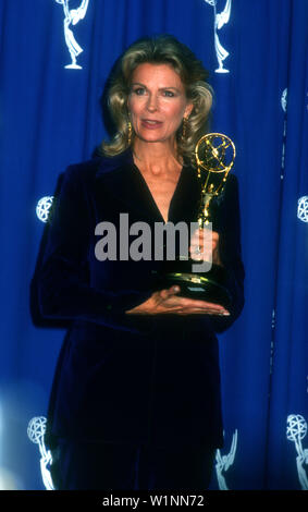 Pasadena, Kalifornien, USA, 11. September 1994 Schauspielerin Candice Bergen besucht die 46. jährlichen Primetime Emmy Awards am 11. September 1994 in Pasadena Civic Auditorium in Pasadena, Kalifornien, USA. Foto von Barry King/Alamy Stock Foto Stockfoto