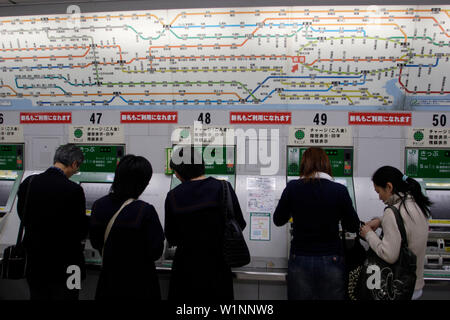 Ticket-Maschine, Rush Hour, u-Bahn, Metro, station, JR Yamanote-Linie, Tokio, Tokio, Japan Stockfoto