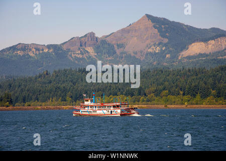 Sternwheeler auf dem Columbia River Gorge, Cascade Locks, Oregon, USA, Nordamerika Stockfoto