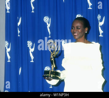 Pasadena, Kalifornien, USA, 11. September 1994 Schauspielerin Cicely Tyson besucht die 46. jährlichen Primetime Emmy Awards am 11. September 1994 in Pasadena Civic Auditorium in Pasadena, Kalifornien, USA. Foto von Barry King/Alamy Stock Foto Stockfoto