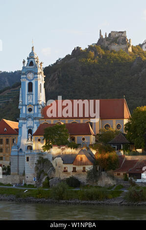 Blick auf Dürnstein mit Stiftskirche und Schloss, Wachau, Donau, Niederösterreich, Lower Austria, Austria, Europa Stockfoto