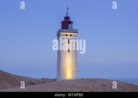 Leuchtturm Rubjerg Knude in den Dünen von Rubjerg Knude zwischen Lønstrup und Løkke, Nordjütland, Jütland, Cimbrian Halbinsel, Skandinavien, Dänemark Stockfoto