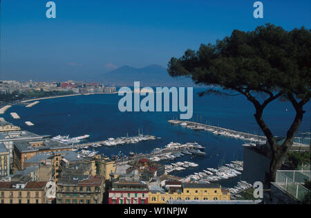 Blick ueber den Hafen, Neapel Kampanien, Italien Stockfoto