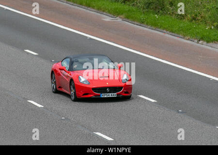 2014 Ferrari California 2 Plus 2 S-A; Großbritannien Verkehr, Transport, moderne, Limousinen, Nord - Auf der 3 spurigen Autobahn gebunden. Stockfoto