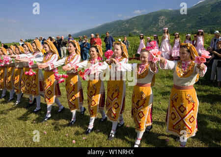 Tänzer, Rose Festival, Rose Kommissionierung, Karlovo, Bulgarien Stockfoto