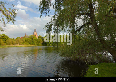 Blick über den Knieperteich, Marienkirche, Stralsund, Ostsee, Mecklenburg-Vorpommern, Deutschland Stockfoto