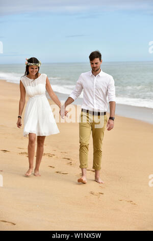 Hochzeit paar am Strand von Vale Lobo, Algarve, Portugal Stockfoto