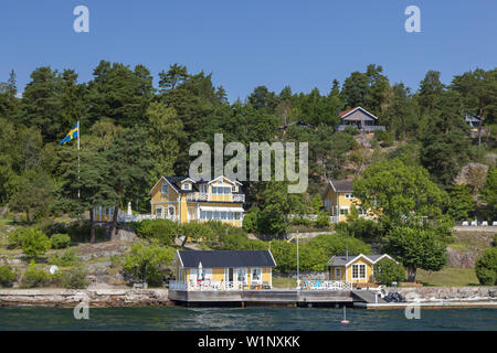 Häuser und Hütten, auf einer Insel in der Nähe von Vaxholm, Stockholm Archipelago, Uppland, Stockholms Land, Süd Schweden, Schweden, Skandinavien, Nordeuropa Stockfoto