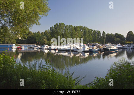 Yachthafen in Mondorf am Rhein, in der Nähe von Bonn, Nordrhein-Westfalen, Deutschland Stockfoto