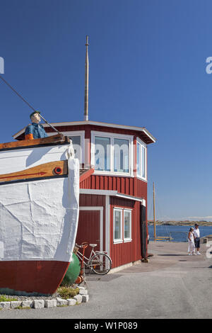 Skulptur im Hafen von klava auf der Insel Hönö, Hönö, Bohuslän Schären von Göteborg, Götaland, February, Süd Schweden, Schweden, Skandinavien, Stockfoto