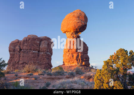 Ausgewogene Rock, Elephant Butte, Arches-Nationalpark, Moab, Utah, USA Stockfoto