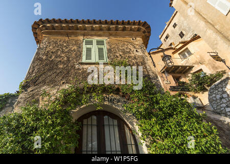 Jasmin überdachter Eingangsbereich, Eze Village, historische Stadt, mittelalterliche Dorf Eze, Provence-Alpes-Cote d ' Azur, Frankreich Stockfoto