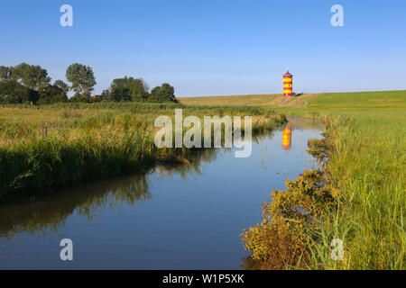 Pilsumer Leuchtturm, in der Nähe von Greetsiel, Ostfriesland, Niedersachsen, Deutschland Stockfoto