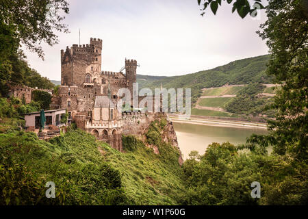 UNESCO-Weltkulturerbe Rheintal, romantische Burg Rheinstein, Bingen, Rheinland-Pfalz, Deutschland Stockfoto