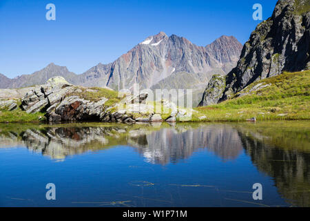 See Huettensee in der Neuen Regensburger Hütte, Habicht Berg im Hintergrund, Stubaital, Tirol, Österreich, Europa Stockfoto