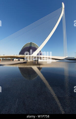 Agora, Puente de l Assut, Brücke, Stadt der Wissenschaften, Calatrava, Valencia, Spanien Stockfoto
