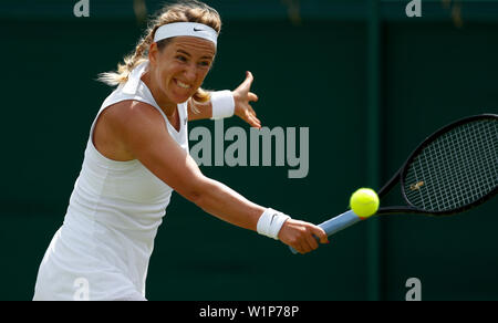 London, Großbritannien. 3. Juli 2019. Victoria Azarenka aus Weißrussland konkurriert während der zweiten Runde Frauen singles Match mit Ajla Tomljanovic von Australien am 2019 Wimbledon Tennis Championships in London, Großbritannien, am 3. Juli 2019. Credit: Han Yan/Xinhua/Alamy leben Nachrichten Stockfoto