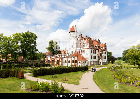 Schloss Basedow, Lenne Park, Mecklenburgische Seenplatte, Mecklenburger Seenplatte, Basedow, Mecklenburg-Vorpommern, Deutschland, Europa Stockfoto