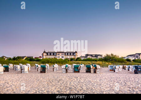 Strand und Hotel Ahlbecker Hof in Ahlbeck, Insel Usedom, Mecklenburg-Vorpommern, Deutschland Stockfoto