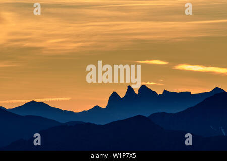 Dämmerung auf die Aiguilles d'Arves, vom Grand Veymont, Vercors, Dauphine, Dauphine, Isère, Frankreich Stockfoto