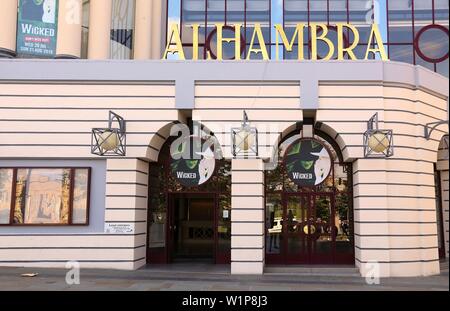 BRADFORD, Großbritannien - 11 Juli, 2016: Alhambra Theater in Bradford, UK. Die Alhambra wurde 1914 eröffnet und hat mit einem Fassungsvermögen von 1456. Stockfoto