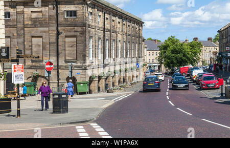 Eine Straße Szene auf dem Markt, Alnwick, Northumberland, England, Großbritannien Stockfoto