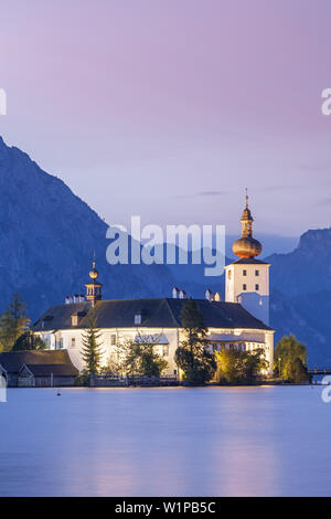 Schloss Ort in den Traunsee in Gmunden, Salzkammergut, Oberösterreich, Österreich, Europa Stockfoto