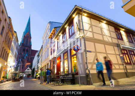 Die Innenstadt von Schwerin, Altstadt, Strasse Buschstrasse, Fachwerkhaus, Provinzhauptstadt, Mecklenburger Seen, Schwerin, Mecklenburg-Vorpommern, Deutschland Stockfoto