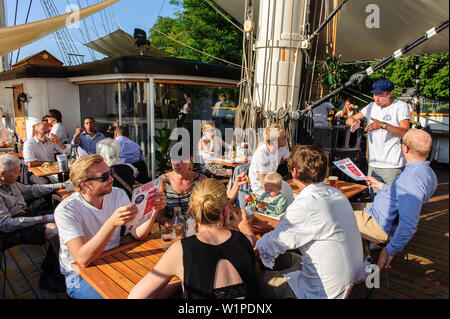 Youth Hostel mit Restaurant und Bar auf dem Segelschiff Vandrarhem af Chapman und Skeppsholmen Stockholm, Schweden Stockfoto