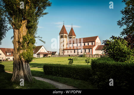 UNESCO-Welterbe Klosterinsel Reichenau, Kirche St. Peter und Paul, Niederzell, Bodensee, Baden-Württemberg, Deutschland Stockfoto