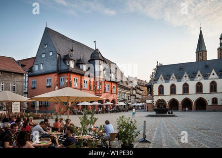 UNESCO-Weltkulturerbe Altstadt von Goslar Kaiserworth, Rathaus und Turm der Pfarrkirche, Marktplatz, Harz, Niedersächsische Stockfoto