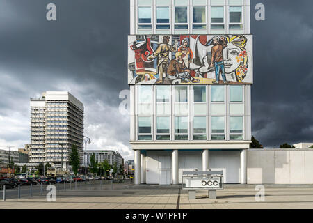 Haus des Lehrers. Architekt Hermann Henselmann 1964, BCC, Congress Center, Berlin Stockfoto