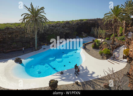 Pool, Jameos del Agua in der Nähe von Arrieta, César Manrique, Lanzarote, Kanarische Inseln, Islas Canarias, Spanien, Europa Stockfoto