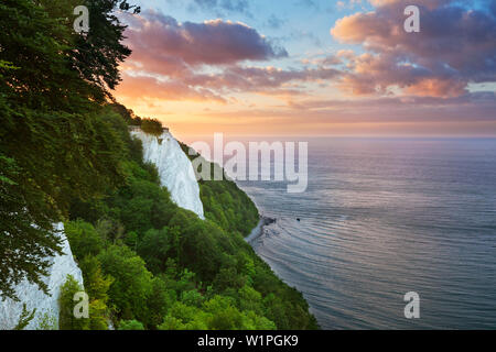 Blick auf den Königsstuhl rock, Nationalpark Jasmund, Rügen, Ostsee, Mecklenburg-Vorpommern, Deutschland Stockfoto