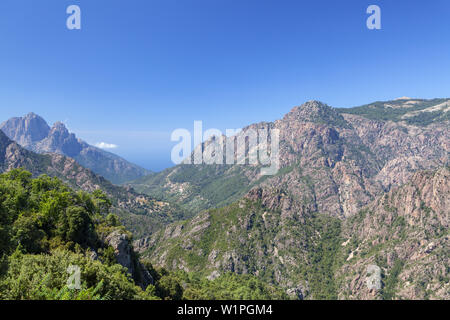 Blick von Evisa über die Schlucht Spelunca und den Golf von Porto, auf der linken Seite den Berg Capu d'Orto, West Korsika, Korsika, Südfrankreich, Frankreich, S Stockfoto