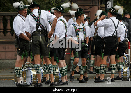 Trachtenumzug zum Oktoberfest, München, Oberbayern, Bayern, Deutschland Stockfoto