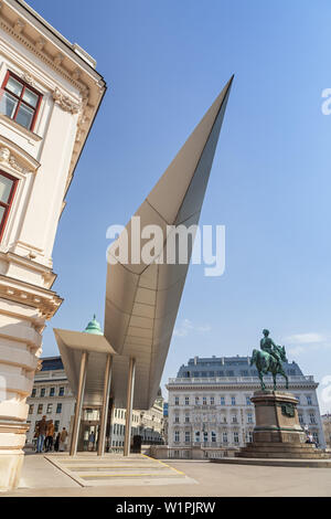 Kunst Museum Albertina im Palast Palais Erzherzog Albrecht mit dem Dach Soravia-Wing von Hans Hollein, Wien, Austria, Österreich, Europa Stockfoto