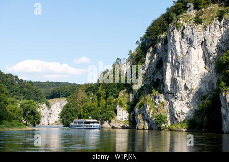 Die Donau Schlucht mit Bootsfahrt in der Nähe des Klosters Weltenburg machen Stockfoto