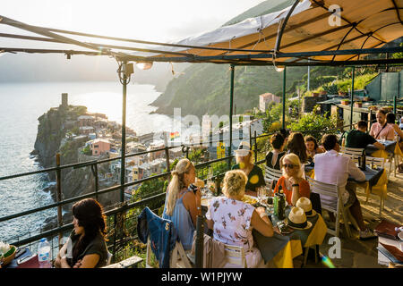 Vernazza, UNESCO-Weltkulturerbe, Cinque Terre, Riviera di Levante, in der Provinz La Spezia, Ligurien, Italien Stockfoto