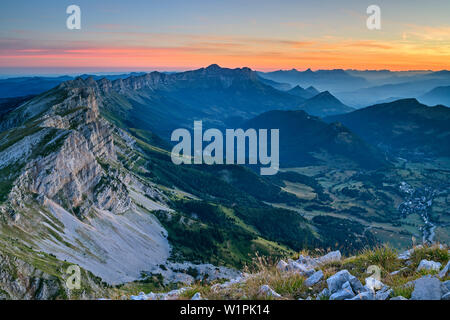 Morgenstimmung auf die Berge des Vercors mit mouche Rolle im Hintergrund, vom Grand Veymont, Vercors, Dauphine, Dauphine, Isère, Frankreich Stockfoto